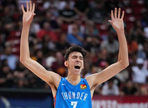 由切特·霍姆格倫(Chet Holmgren)與呂岡茲·多特(Luguentz Dort)聯手送出5記阻攻,徹底壓制金塊進攻節奏。