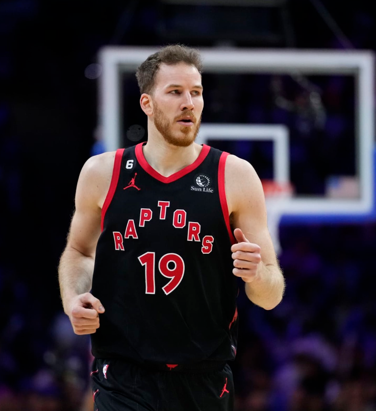 雅各布·珀爾特爾（Jakob Poeltl）是暴龍籃板與護框的中流砥柱，他能否有效遏制塞爾蒂克的禁區火力，將會影響即時比分的走勢。