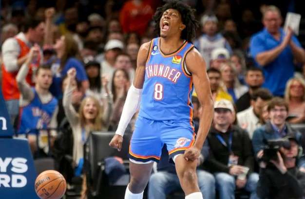 雷霆二當家杰倫·威廉斯(Jalen Williams)貢獻19分、6助攻,中鋒霍姆格倫則有15分、10籃板雙十表現。