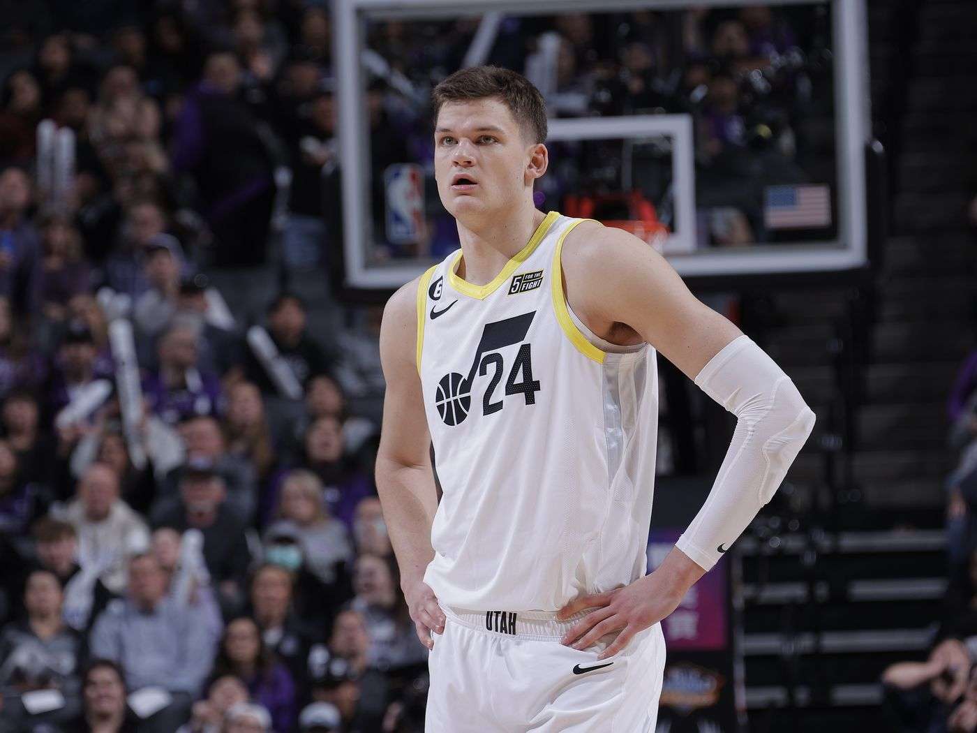 沃克·凱斯勒（Walker Kessler）這位以防守與籃板著稱的內線力量，需要在面對雷霆進攻時發揮重要作用，填補馬爾卡寧和柯林斯可能缺陣所帶來的漏洞。 