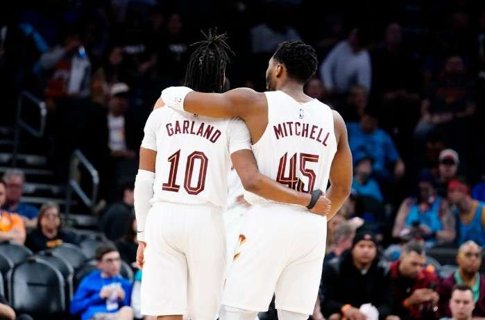 騎士若能充分利用米契爾（Mitchell）與加蘭德（Garland）之間的化學反應，並在外圍找到準確的投射機會，將能有效擾亂暴龍的防守體系。 