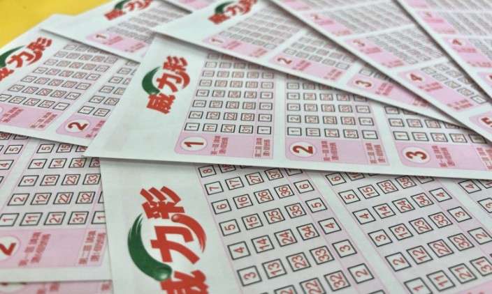 透過購買28注特定號碼，玩家可以確保所有開獎情況都被涵蓋，從而達到100％中獎的效果。 