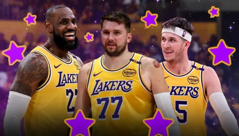 盧卡·唐西奇(Luka Dončić)、勒布朗·詹姆斯(LeBron James)和奧斯汀·里夫斯(Austin Reaves)是球隊的進攻核心。