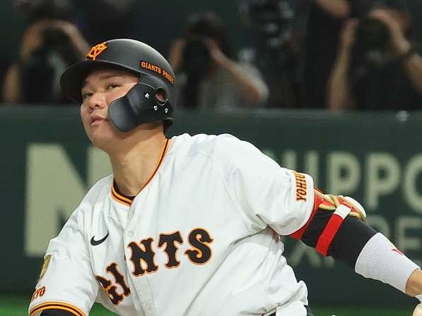 內野手坂本勇人（Hayato Sakamoto）作為隊長，擁有豐富的經驗和穩定的打擊表現。